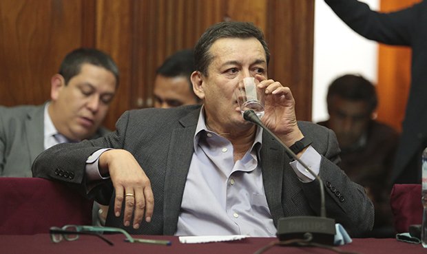 Cliptomano_'s tweet photo. A pedido de Aramayo y Reátegui: intstalarán cantina dentro del Congreso ---> https://t.co/0PEYjElPZu https://t.co/8Xd851wu4A