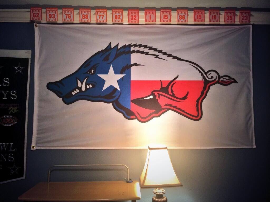 FLAGS! Take a little piece of Arkansas and Texas everywhere you go!

Southerntrend.com/collections/lo…