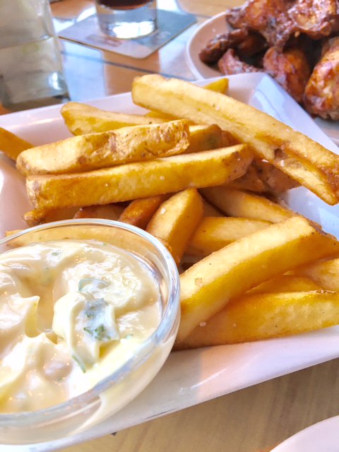 Crispy golden french fry heaven! Goes down best with our Black Bear Ale! Seriously, what else more could you want on a Tuesday evening?! 🍟🍺