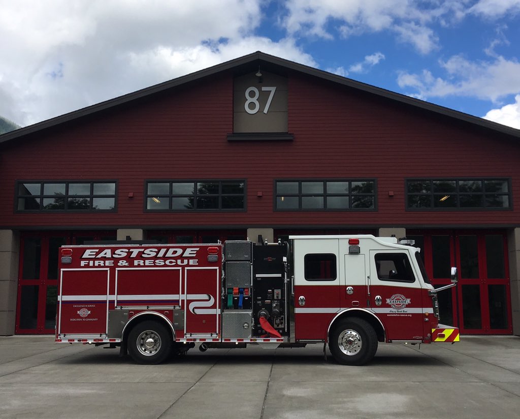 IAFF1762's tweet image. New Fire Truck-North Bend (Wa) One of three new Rosenbauer engines being put into service. #NewEngine#Rosenbauer #EastsideFire&amp;amp;Rescue