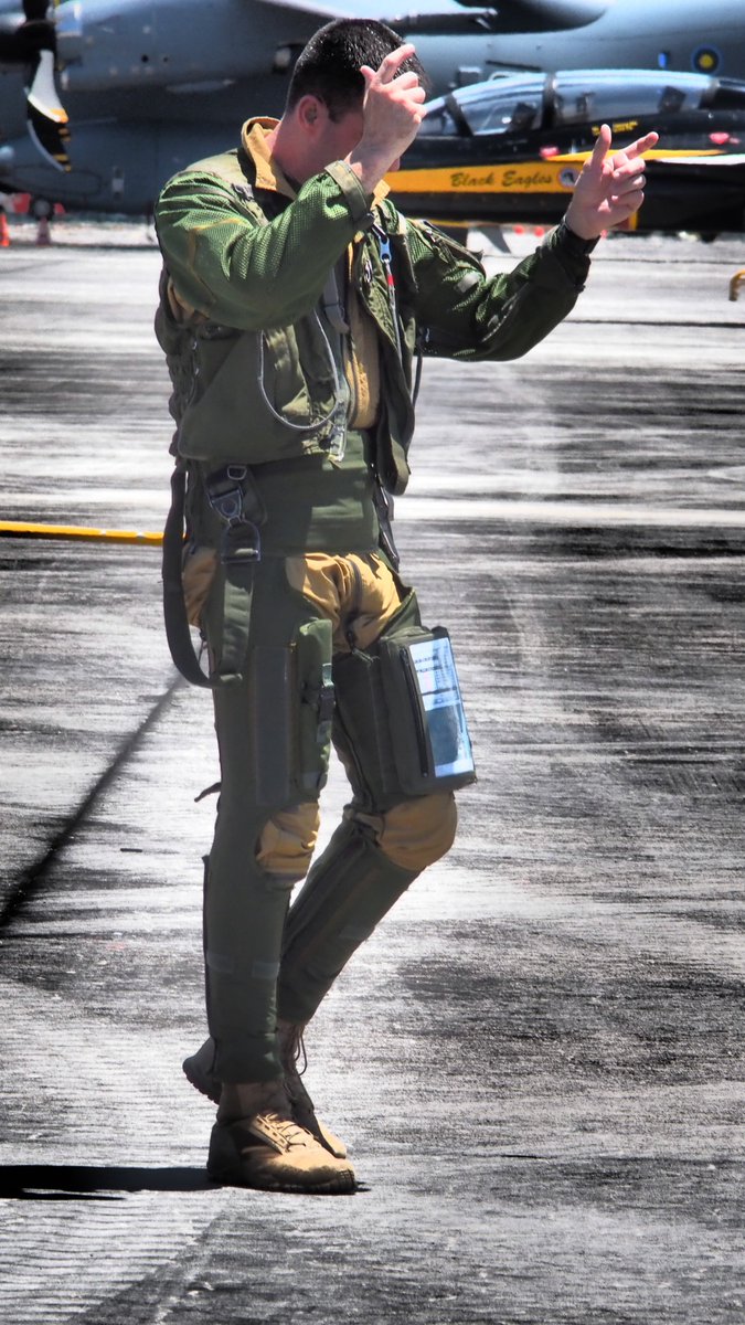 LACROIX_Defense's tweet photo. @RSD04Pil @Rafale_Display @Airbus @RSDPil @RSD04Pil merci de nous suivre! Au plaisir d' accueillir la @Rafale_Display team & @RSDPil Hall2B stand D77 #AfterFlight #SmartDeconnexion ! https://t.co/jBFyZDVFO3