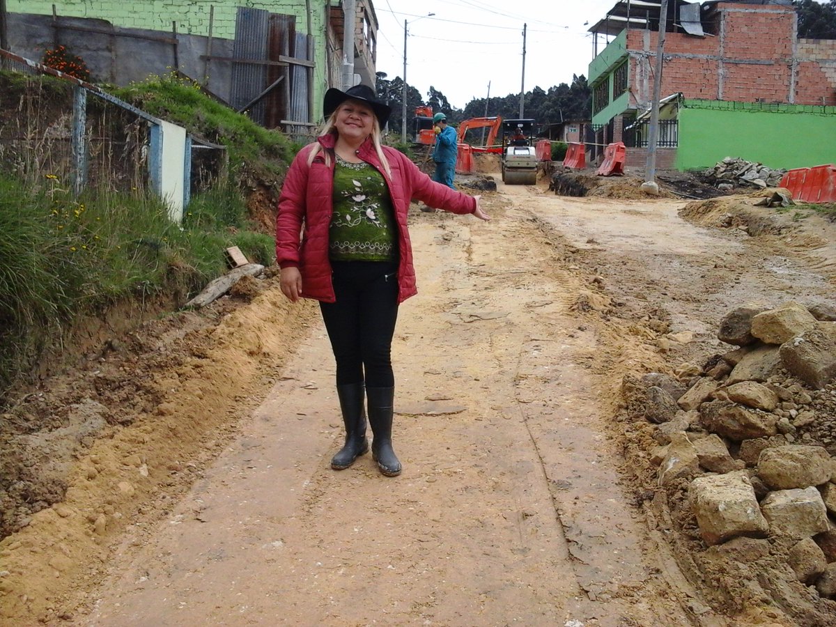 Estas son las obras de construcción de redes del Acueducto y Alcantarillado Pluvial y Sanitario q se ejecutan en nuestro barrio aguas claras