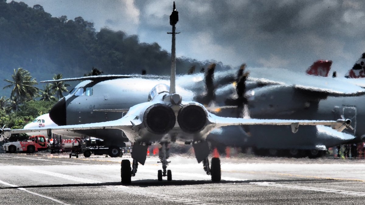 LACROIX_Defense's tweet photo. @RSD04Pil @Rafale_Display @Airbus @RSDPil @RSD04Pil merci de nous suivre! Au plaisir d' accueillir la @Rafale_Display team & @RSDPil Hall2B stand D77 #AfterFlight #SmartDeconnexion ! https://t.co/jBFyZDVFO3
