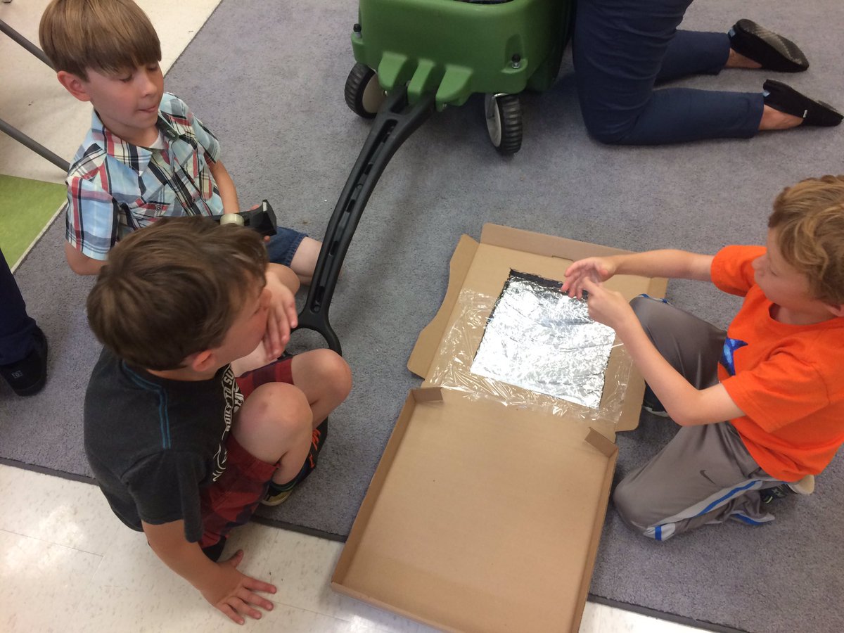 Mrs_A_Edwards's tweet photo. We're trying to figure out if solar energy is strong enough. Today we began building our solar ovens! https://t.co/oV00fVXMBP