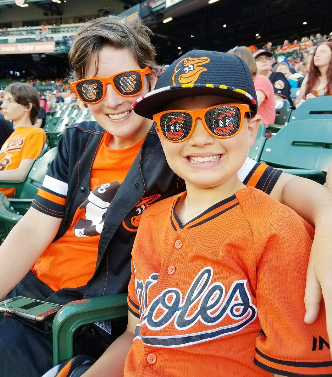 AmyNMandyBeYou's tweet photo. #bringmepizza section 84 row 10 seats 14,15,16,17,18 https://t.co/DU15pgWhWW