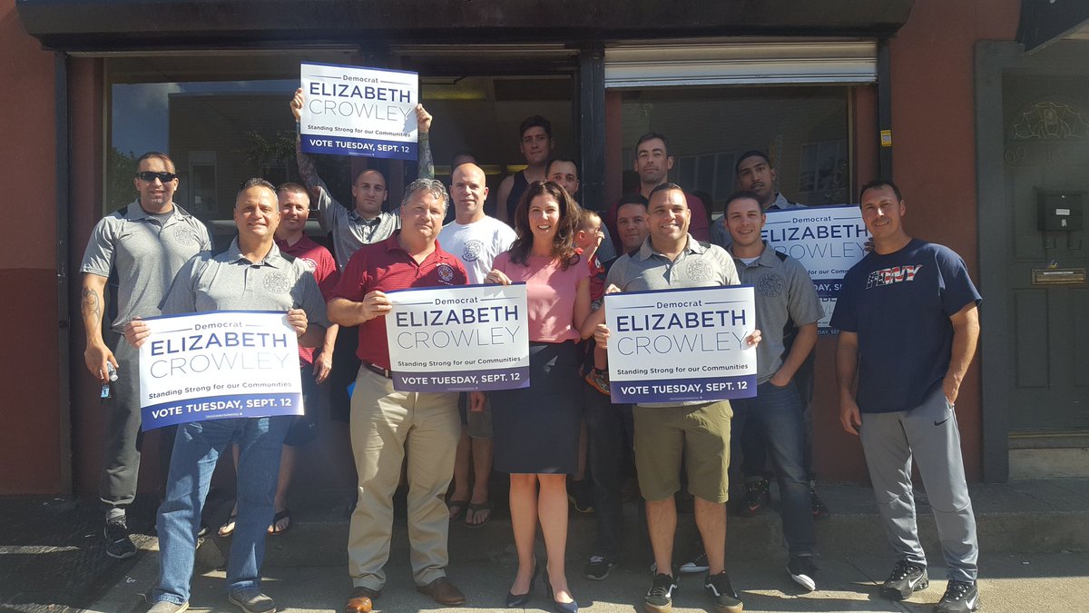 ElizCrowleyNYC's tweet photo. Out knocking doors tonight with @UFANYC  Thanks for all of your support! #Crowley2017 https://t.co/F4nyhfcG3n
