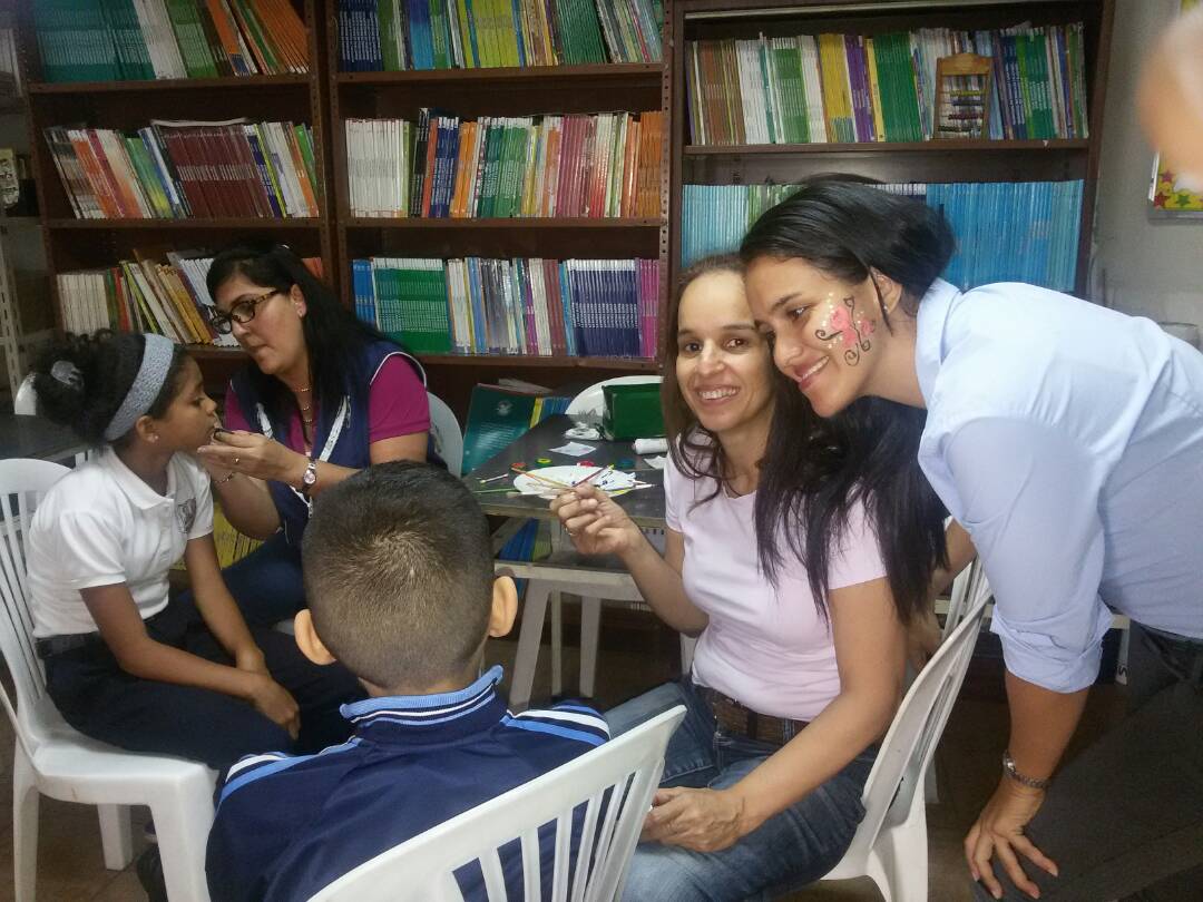Ejap1973's tweet photo. Festejando la Semana Aniversaria y la Semana de Educacion Primaria PINTA CARITAS  @EducaMiranda #Primaria2017 #RMetropolitana https://t.co/6Bz9igjgL9