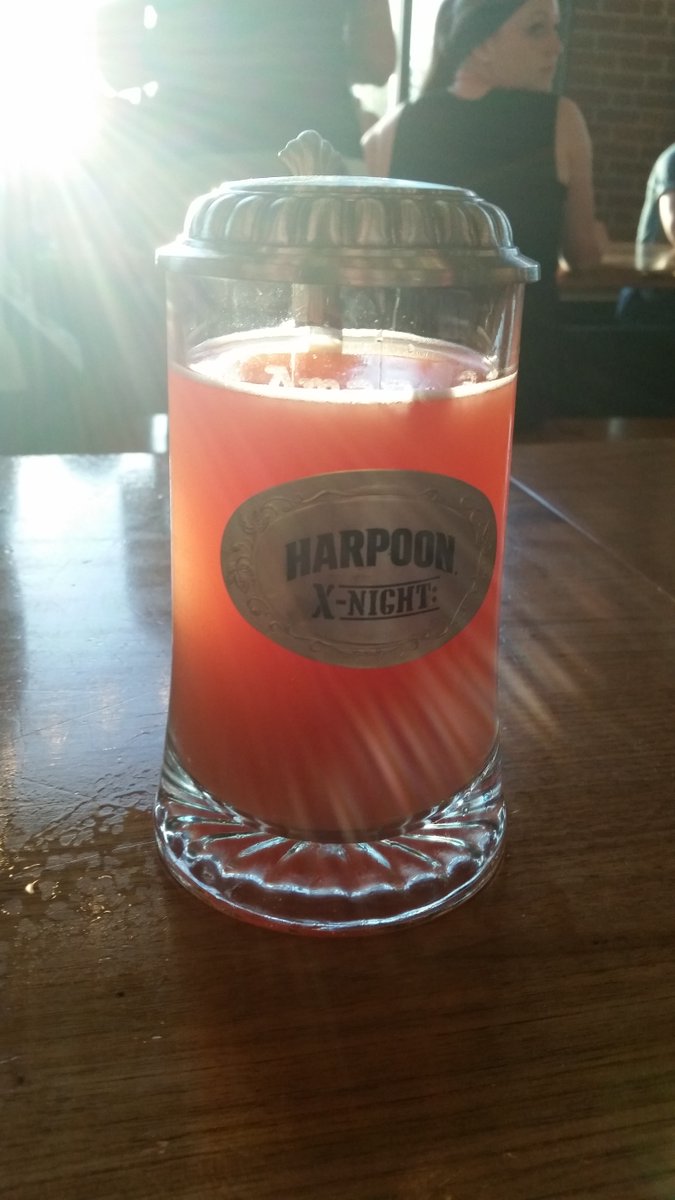 AmandaGarceau's tweet photo. Beer of the month: No Bug - a Cranberry Berliner Weisse #HarpoonXNight https://t.co/1Wr18mA1ww