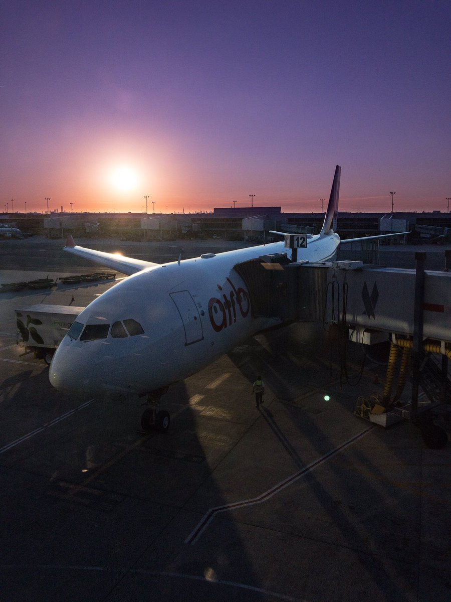 Beautiful sunset hopefully a foreshadow of the weather to come in #Berlin for #dasSMACC <a href="/airberlin/">airberlin</a>