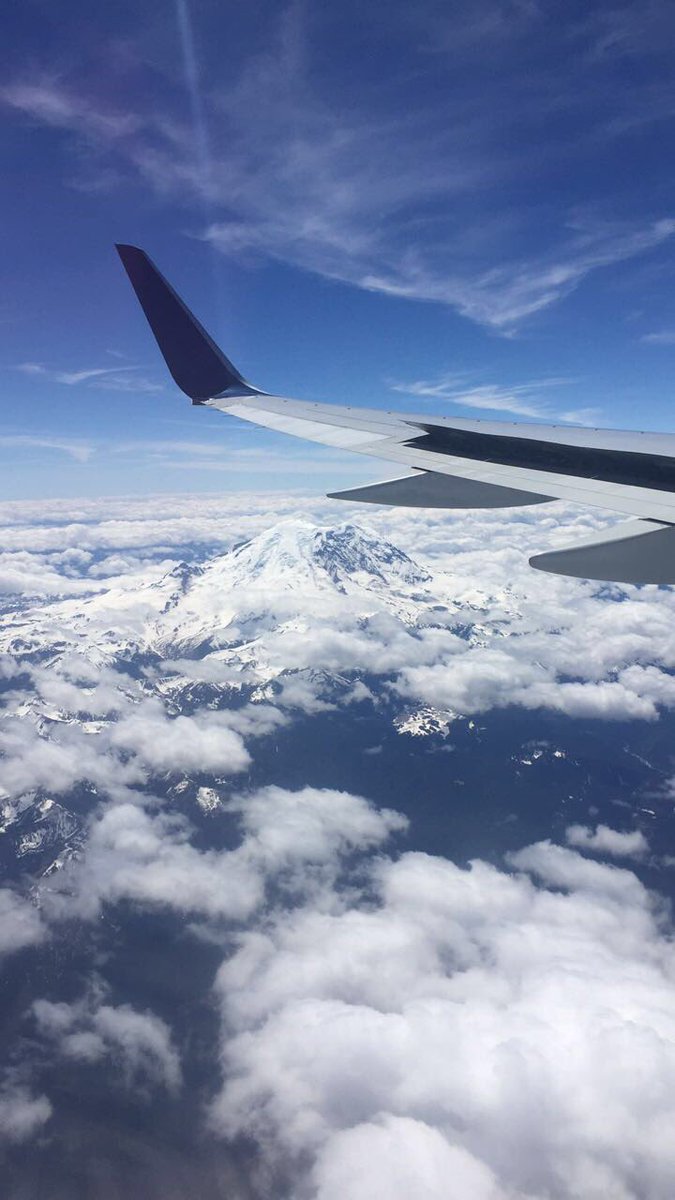 LizSav's tweet photo. Hello Seattle #nevergetsold #photoginflight #Delta https://t.co/sYsnuJFkuF