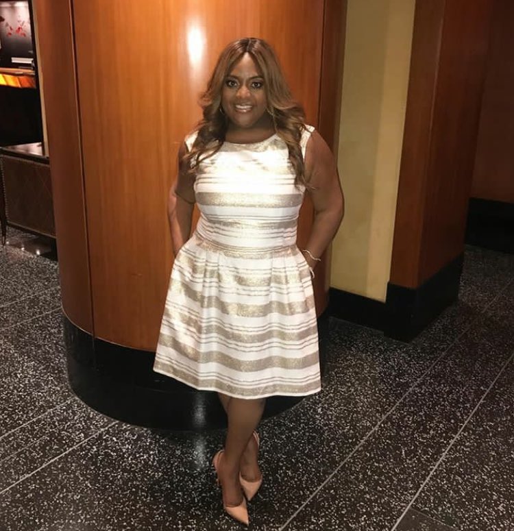 LUX_HAIR's tweet photo. Can we look this good everyday? @SherriEShepherd sherrieshepherd giving us major fashion feels! #luxhair #luxhairwigs #sherrishepherd #wigs https://t.co/EGE2IZzioh