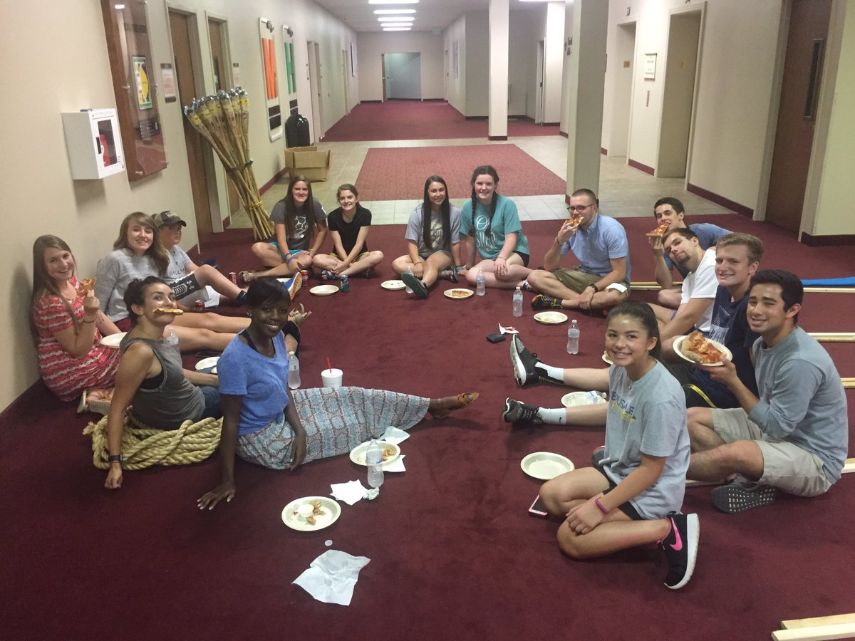 coryohara92's tweet photo. Dinner for our Beach Week prep crew! All of them are uhmazing. https://t.co/q67luiF8o0