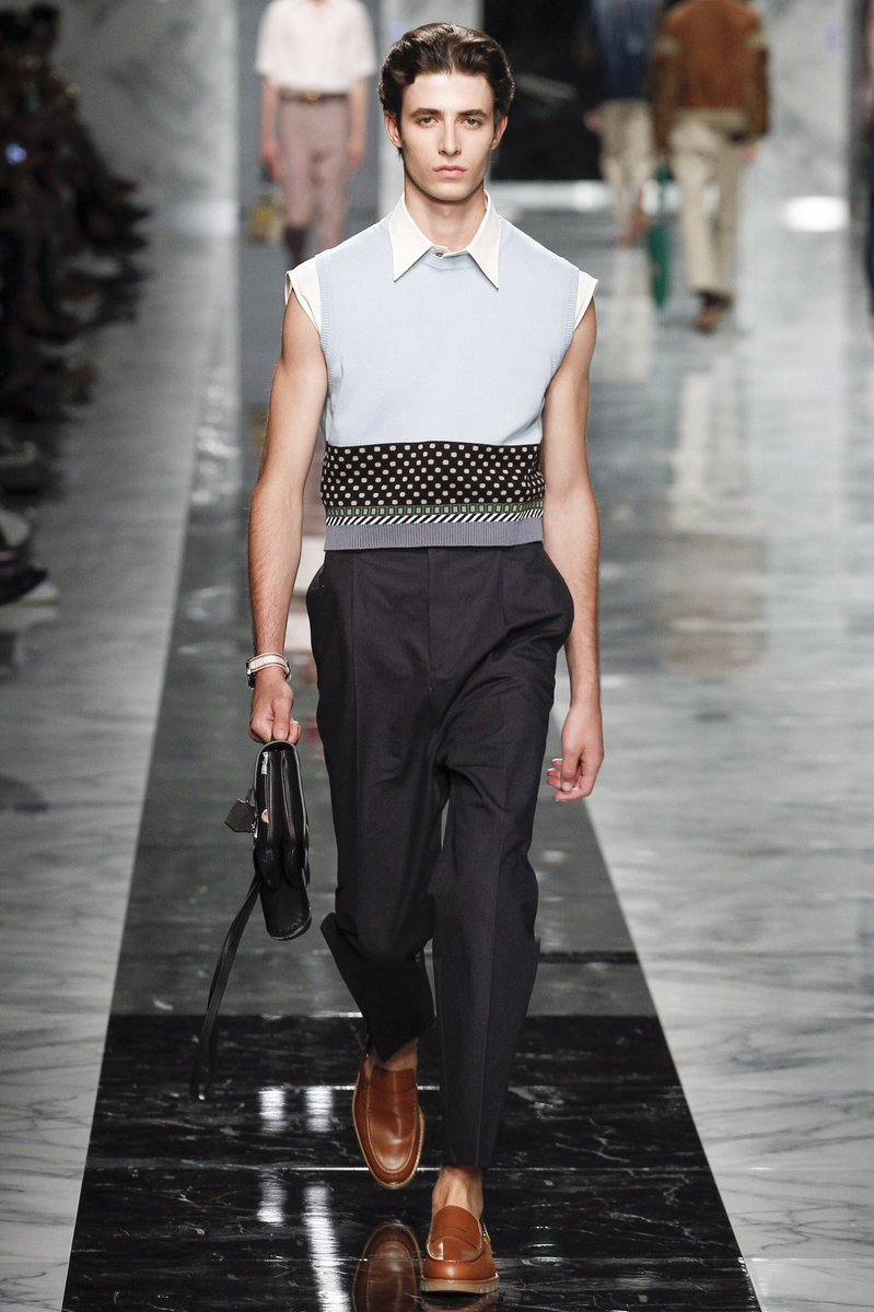 REDHAUSPR's tweet photo. Fendi Spring 2018 Menswear Collection | @Fendi  @voguemagazine | #spring18 #fendi #vogue #mwfm https://t.co/a1NEtGiTHK