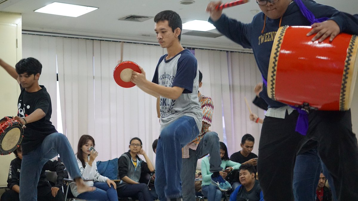 PepenEisa's tweet photo. Workshop Taiko - Eisa
LIA Pengadegan
(20 Juni 2017)
お疲れ様でした😘😘
#WorkshopTaiko #UmakuEisaShinka #うーまくエイサーしんか #Eisa #エイサー #沖縄エイサー https://t.co/2Fgzbo2Xk4