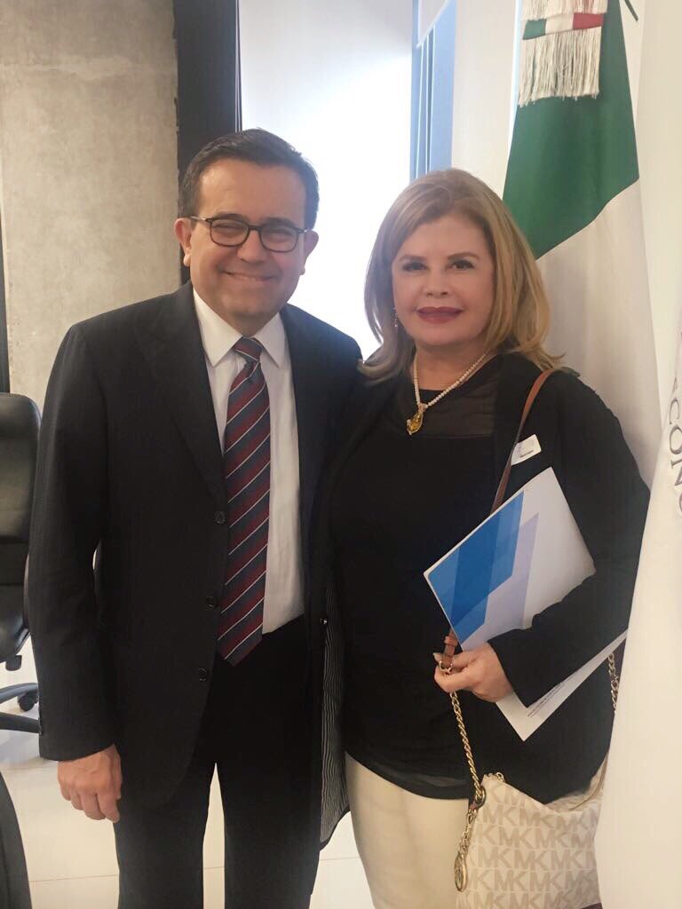 anamasa5's tweet photo. Reunión del Consejo Consultivo del INADEM. Un gusto saludar a nuestro Secretario de Economía y al Presidente de INADEM @SE_mx @INADEM_SE https://t.co/UhUbpIrccK