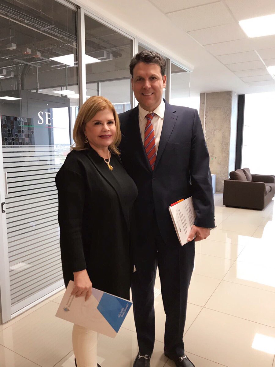 anamasa5's tweet photo. Reunión del Consejo Consultivo del INADEM. Un gusto saludar a nuestro Secretario de Economía y al Presidente de INADEM @SE_mx @INADEM_SE https://t.co/UhUbpIrccK