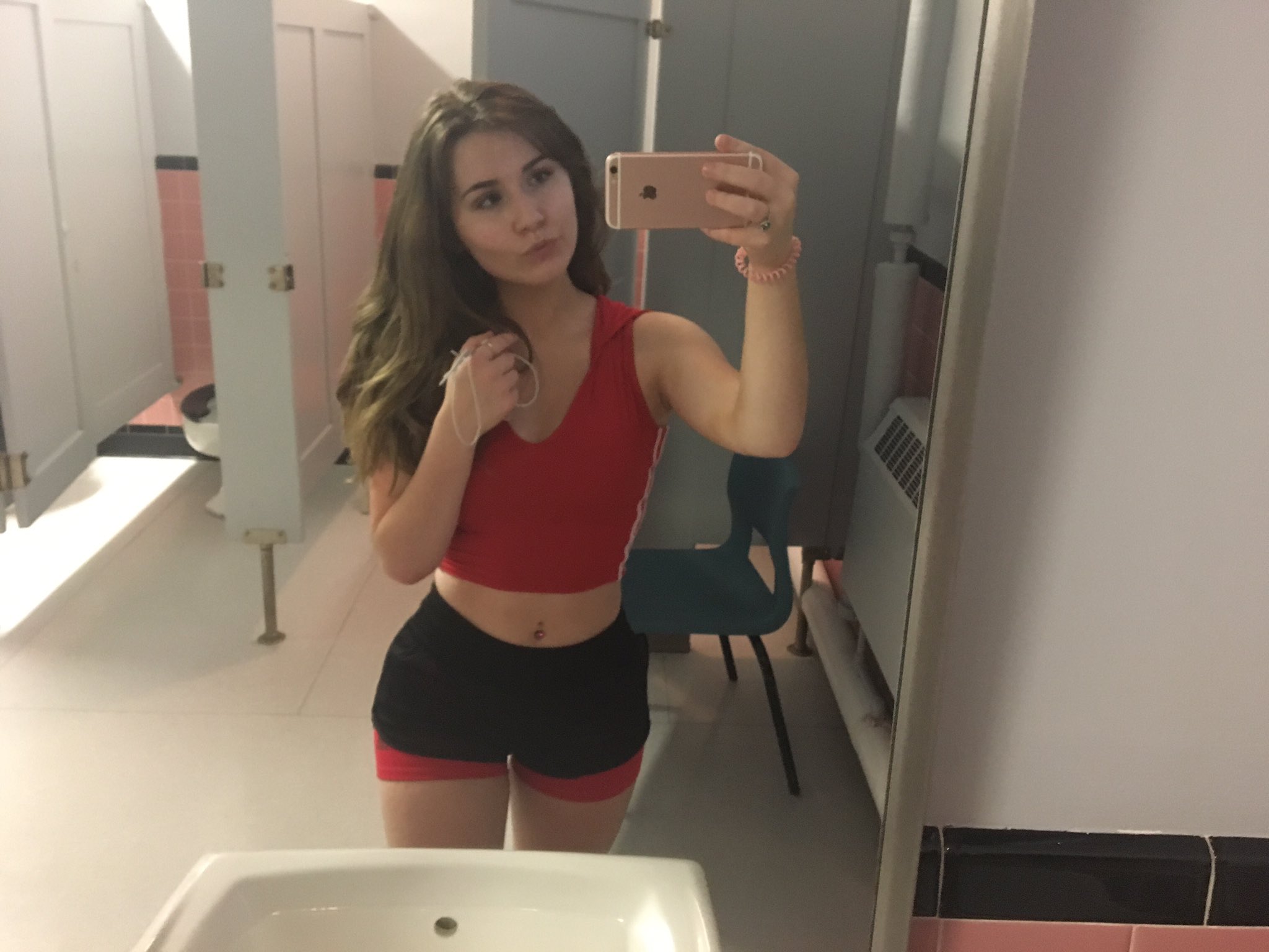 Madison On Twitter Gym Bathroom Selfie💪🏻💪🏻working Out Does Wonders 