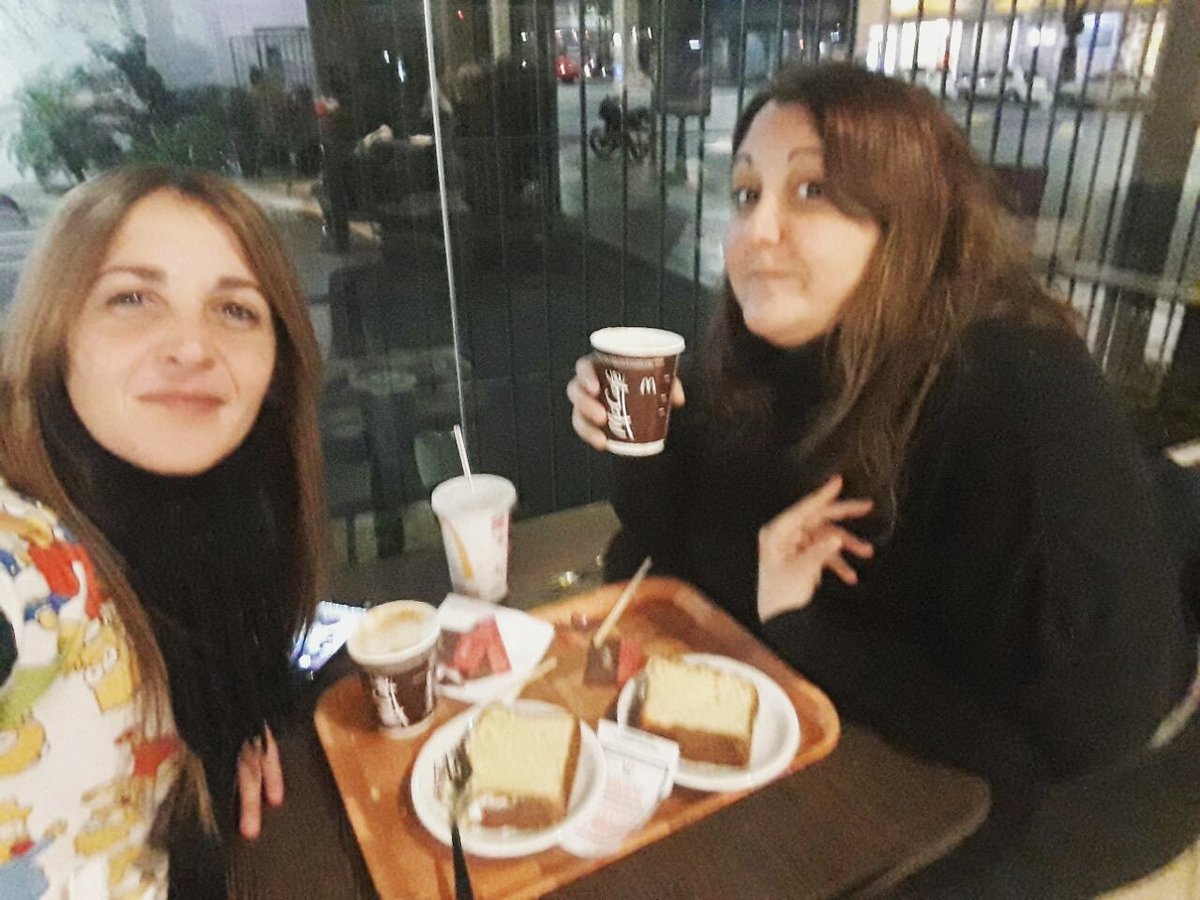 MusicaYComida's tweet photo. Hoy es martes de radio 📻 y de café con leche con budin de naranja
#AComerlaaa #McDonalds #caballito #MeComiTodo https://t.co/wYrIXlyOQ5