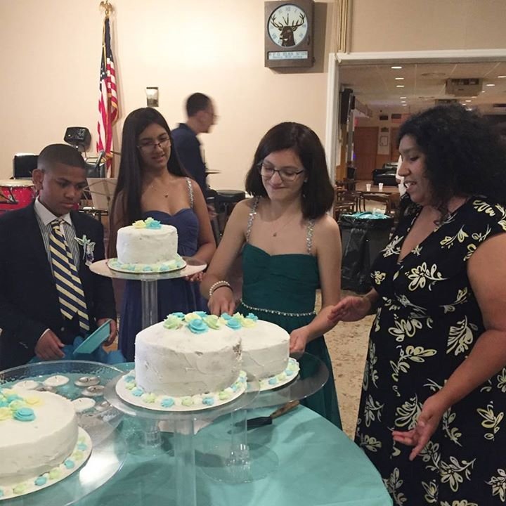 TheBluePotatoes's tweet photo. Maggie's quinceañera! https://t.co/500kPxTYDM