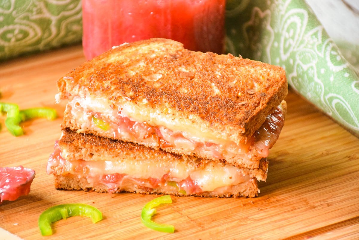 GrumpysHoneyB's tweet photo. Bacon Cheddar Jalapeno Grilled Cheese with Rhubarb Sauce #DairyMonth @cabotcheese #RecipesWithBacon #comfortfood https://t.co/UQGCTakhIT https://t.co/Lfi3tn6gqX