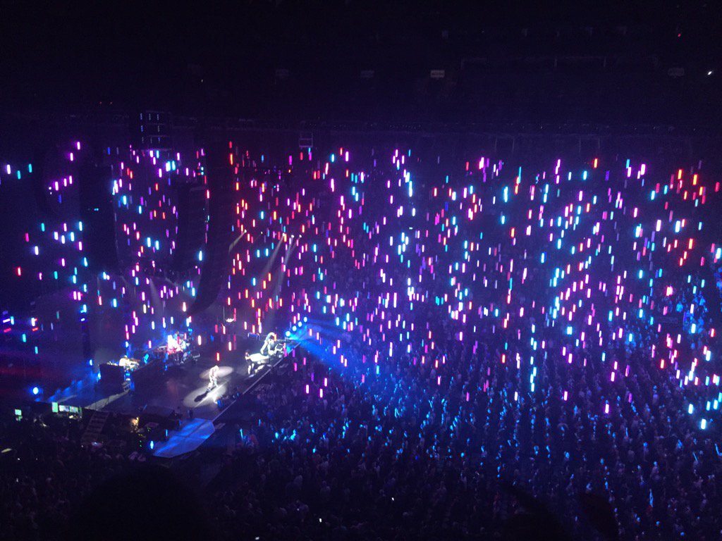 Amahl_Hazelton's tweet photo. Going crazy at #rhcpmtl under a starry sky. #momentfactory lighting up #taittowers crazy rig!!! https://t.co/STSW86g1vY
