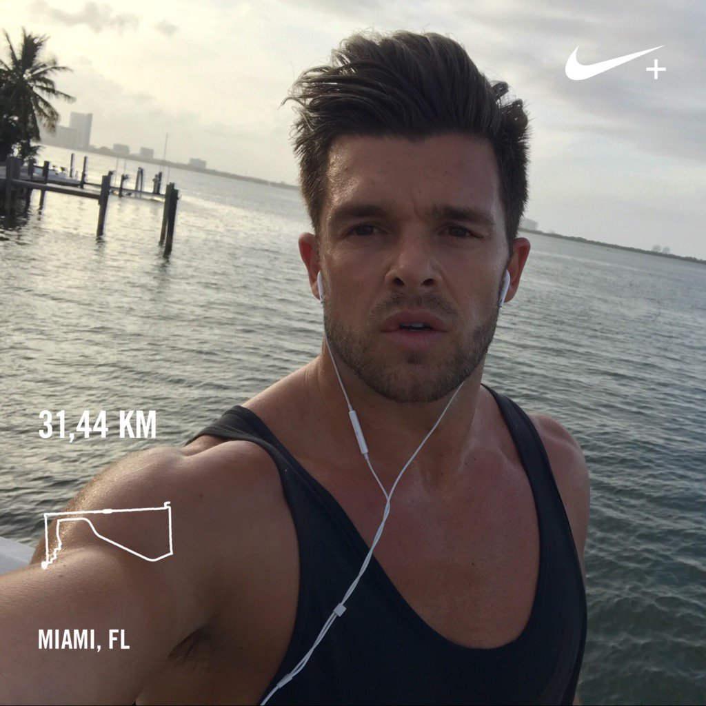 leandro_penna's tweet photo. Corrió 31,44 kilómetros con Nike⁠+ Run Club ( con 31 km me despido de miami... nos vemos cuando me vean ) 😘 👊🏼 https://t.co/QJcQKG0u2l