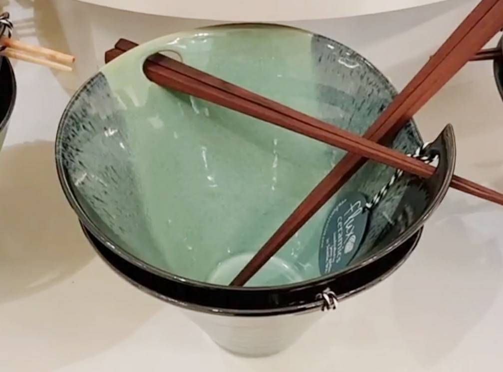handmadeshowrm's tweet photo. New noodle bowls in the shop from Flux Ceramics! #seattleartists #seattlegifts #seattlegiftshop #shoppinginseattle https://t.co/5Se07BzuI8