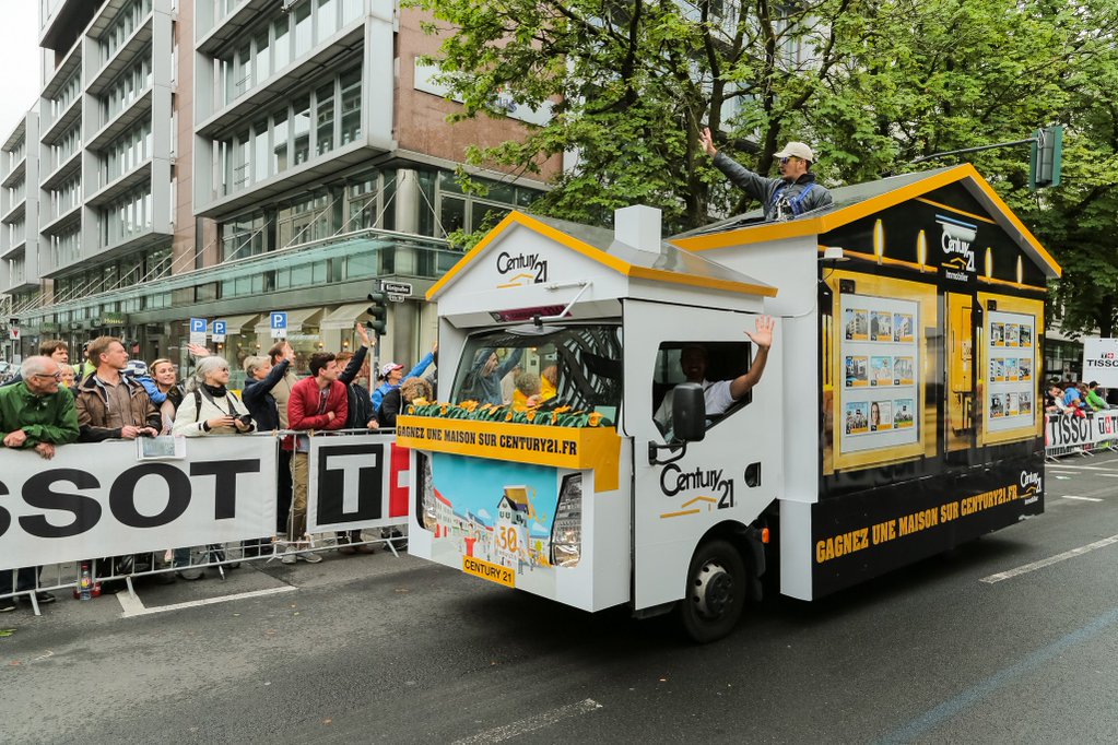 ju_drem's tweet photo. [#Concours] RT + follow pour gagner 2 places en tribune VIP pour l'arrivée du #TDF2017 @Paris, avec @century21fr 🚲🎁 Tirage au sort le 9/07 🗳 https://t.co/u6eGT9tSef