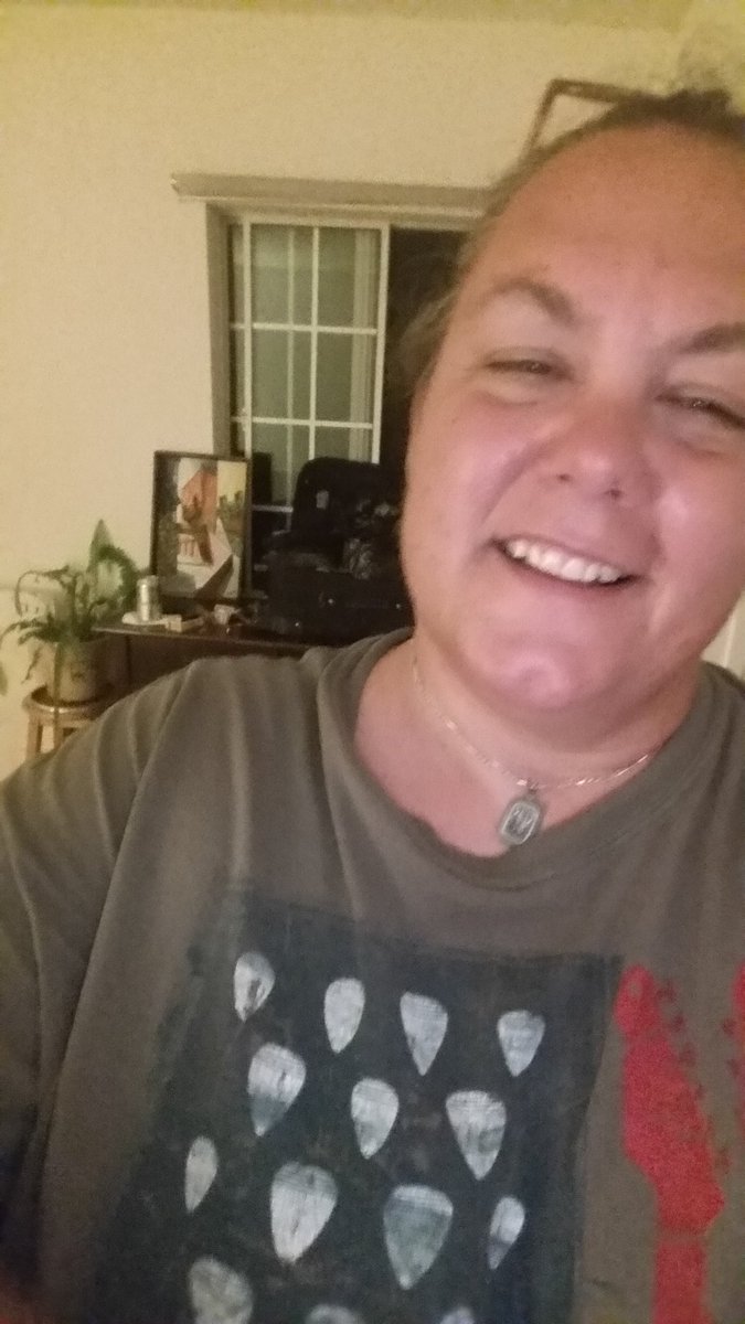 Ms_Kambix's tweet photo. We made it to LA.  #4thofjulyselfie #summerselfiebingo #sennettshines https://t.co/UDu6dQ1ZfK