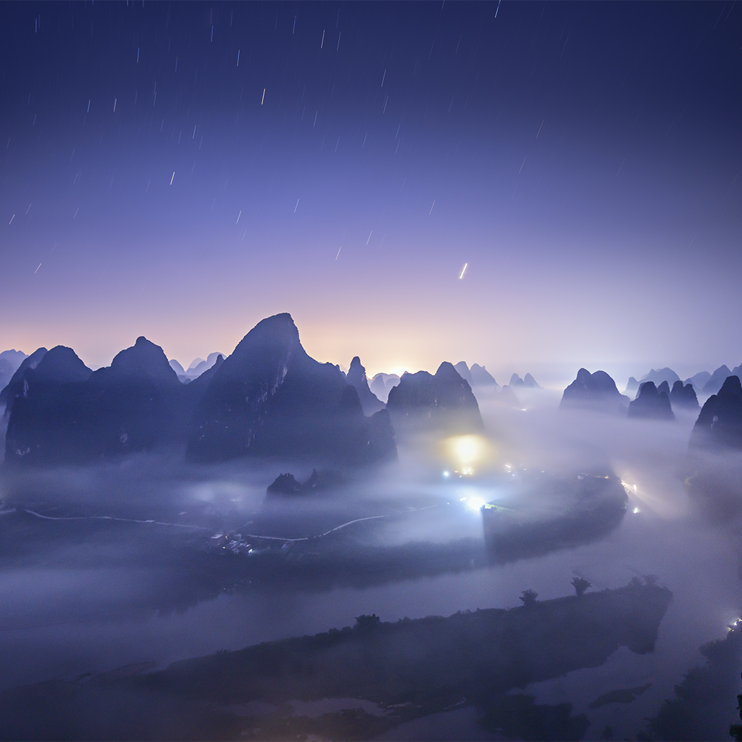 This Xingping night blanketed in fog has a magical beauty. 📷 by SeanPavonePhoto - see more marvelous landscapes at enva.to/rKyxD