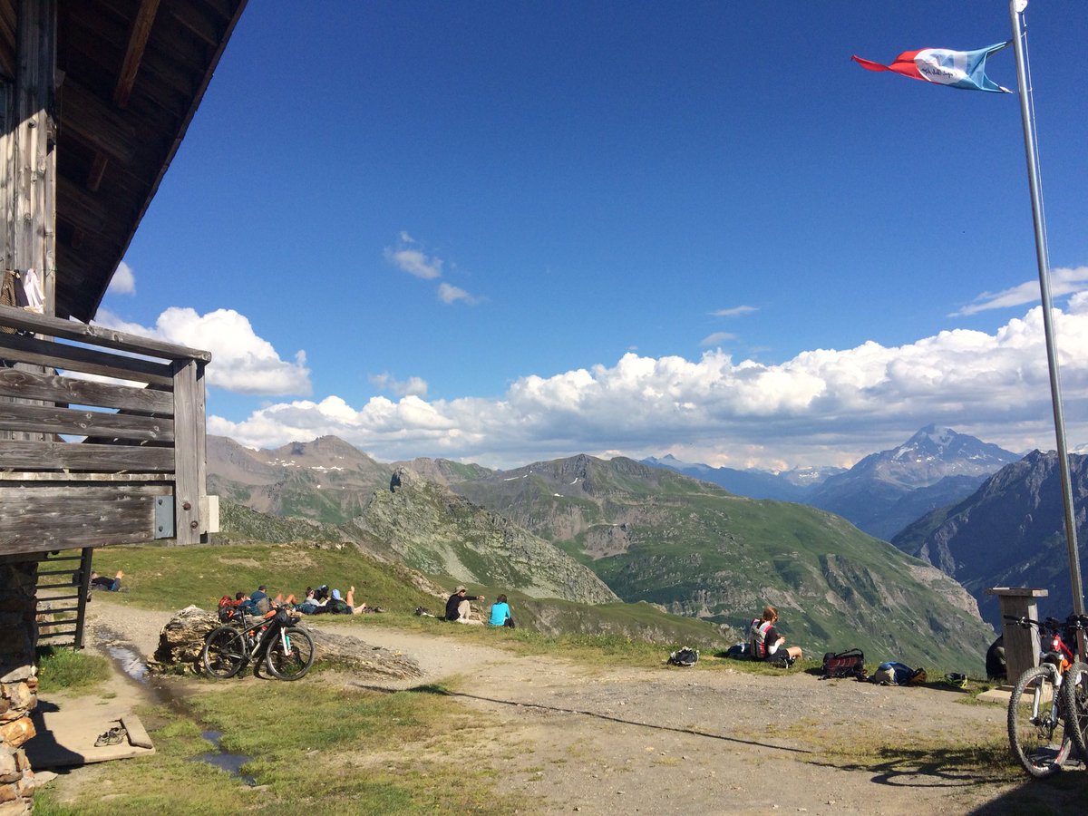 caws's tweet photo. 1000m hike-a-bike from Le Chapieux up to Refuge de La Croix du Bonhomme. Good CX training @CycleStuffblog 😬 #lubesit @cardiffjif https://t.co/glISfBBX4w