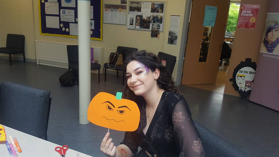 kconnole_karen's tweet photo. A little bit of fun added to the day @ retford P16 taster session #iamstudying #mediamakeup @NNC_Worksop https://t.co/XfIP5rmmix