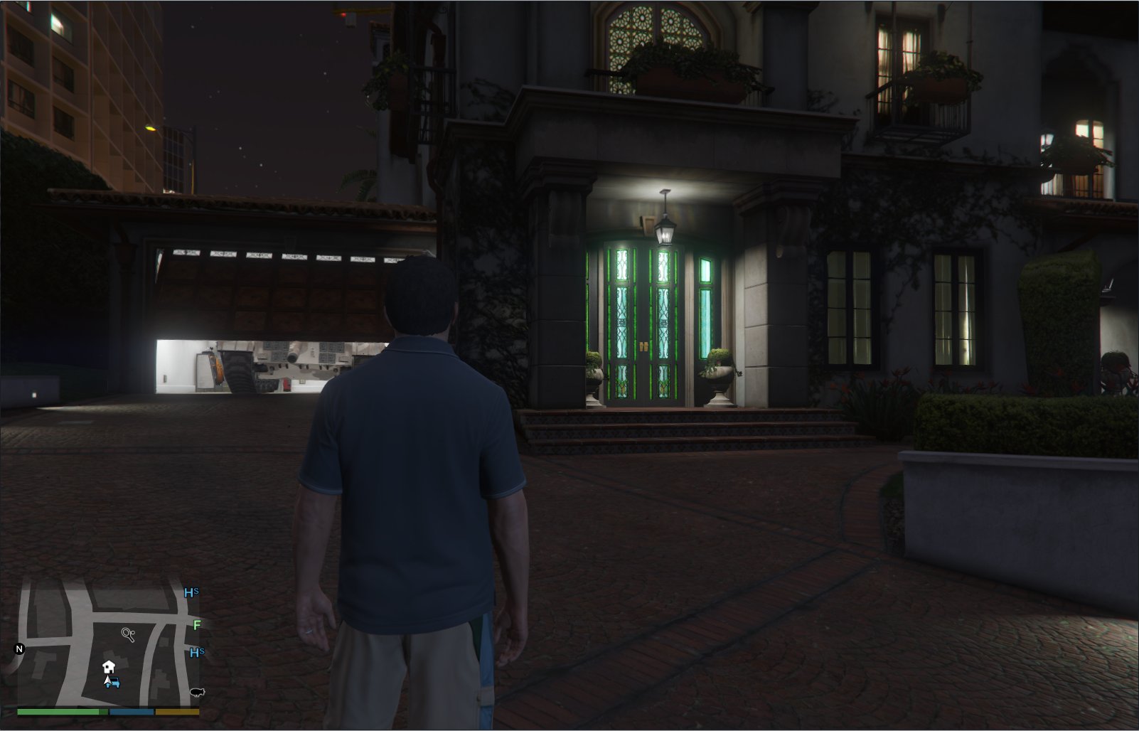 そーま マイケル家のガレージに無理やり戦車詰め込んだらgta5再起動しても消えてなかった W T Co Gtmiykjtqi Twitter