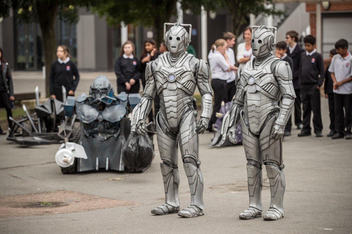 BBC_Teach's tweet image. What if... Robots replaced teachers?! Here&apos;s a sneak peek at some very exciting new #microbit content coming your way soon 🤖👇👍