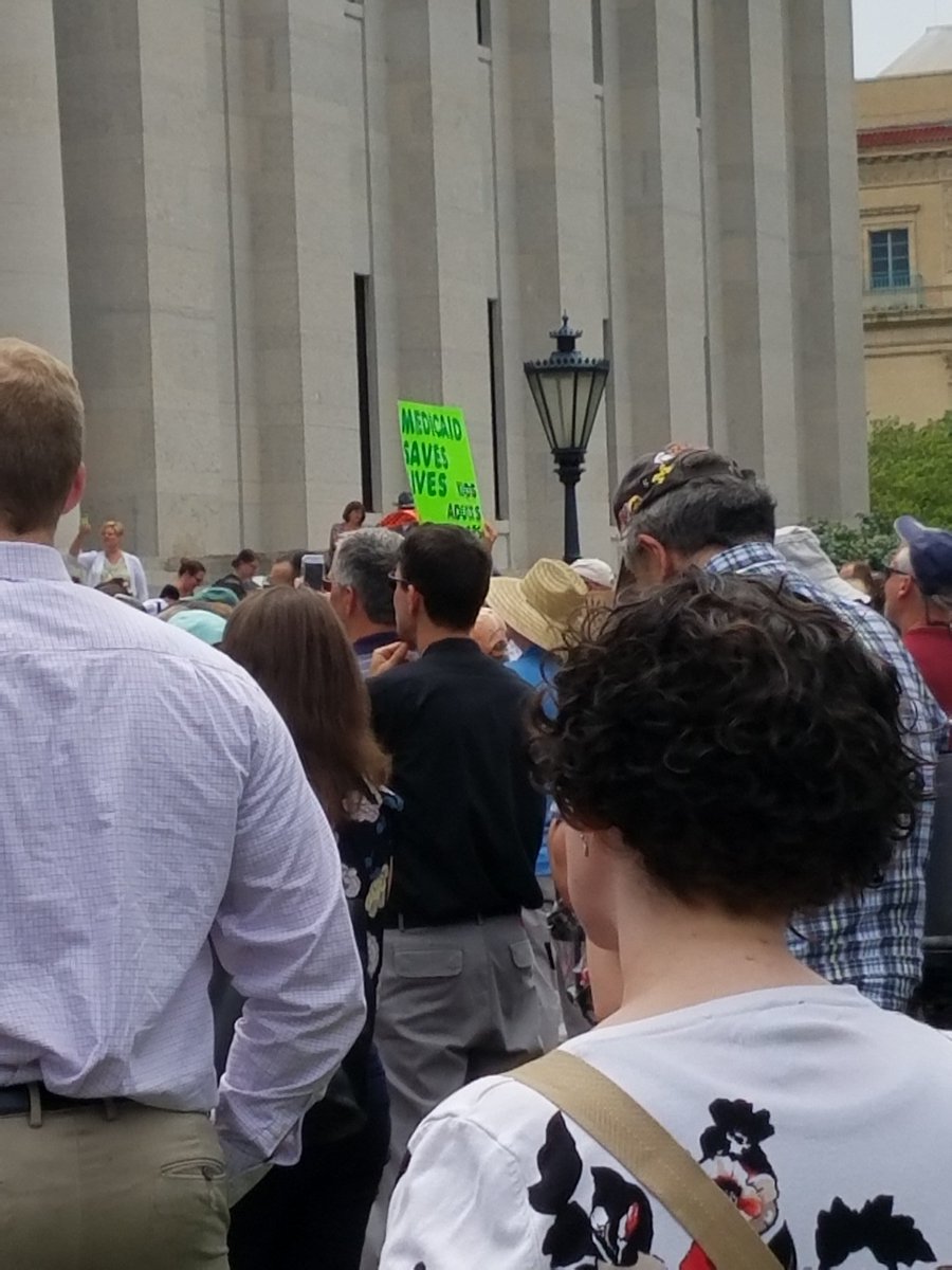 VoiceOhioKids's tweet photo. Big cheer for @JohnKasich veto on Medicaid freeze at today's Medicaid, Save Lives rally. https://t.co/m1OLHoFpTC