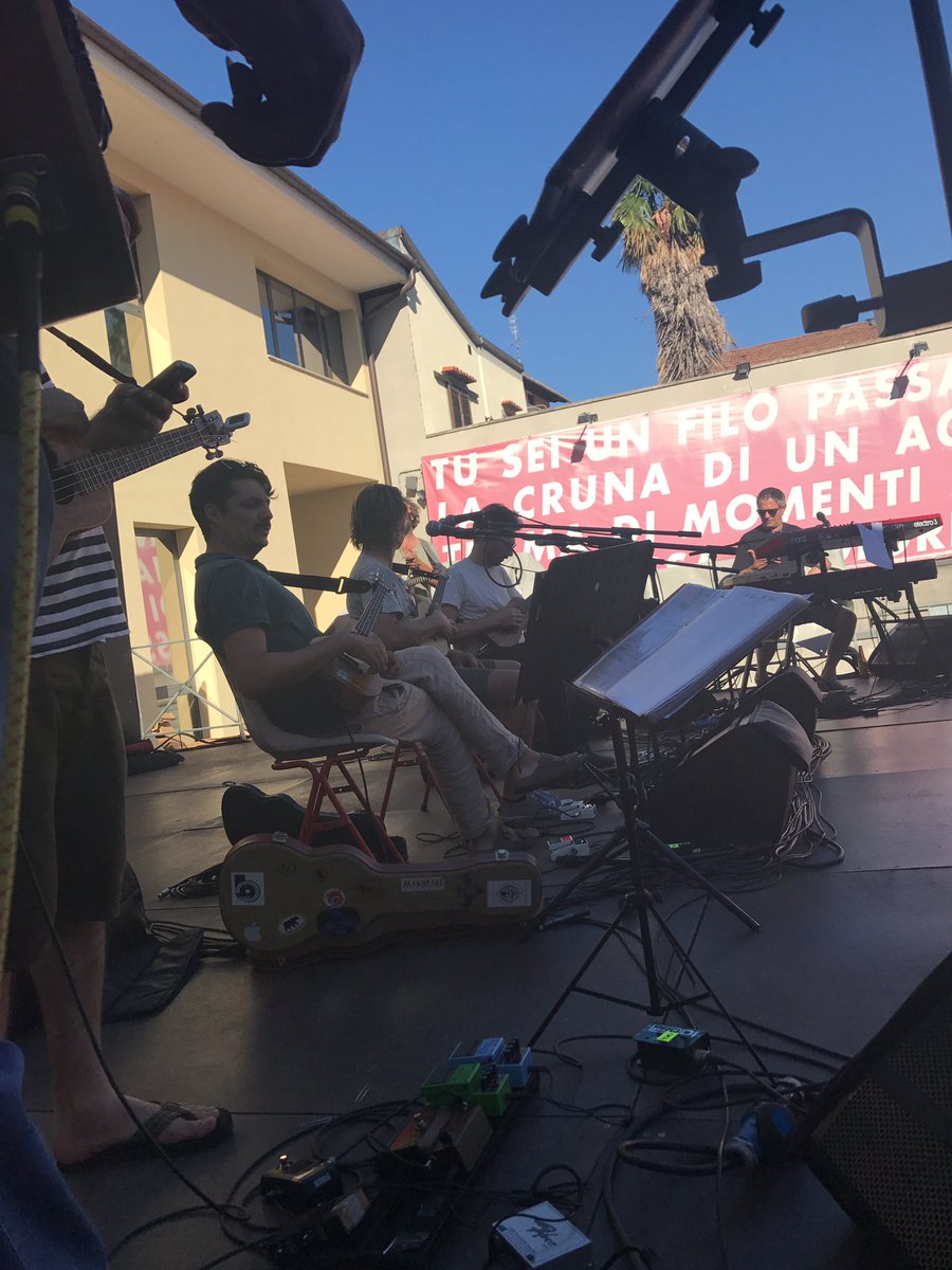 NoviTommaso's tweet photo. #semicoprirolloalvolo è a #PratoEstate stasera con #Tricarico e i #SinfonicoHonolulu sul palco di #ottoemmezzo!! https://t.co/JiJcG1kJ6u