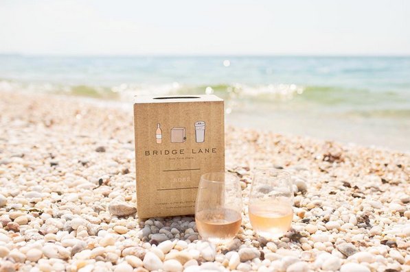 HudsonSquareNYC's tweet photo. Bridge Lane Rosé and Sauvignon Blanc are now available in a box at @vinotherapynyc! #HSQdrinks https://t.co/cSCA9Jy3jQ