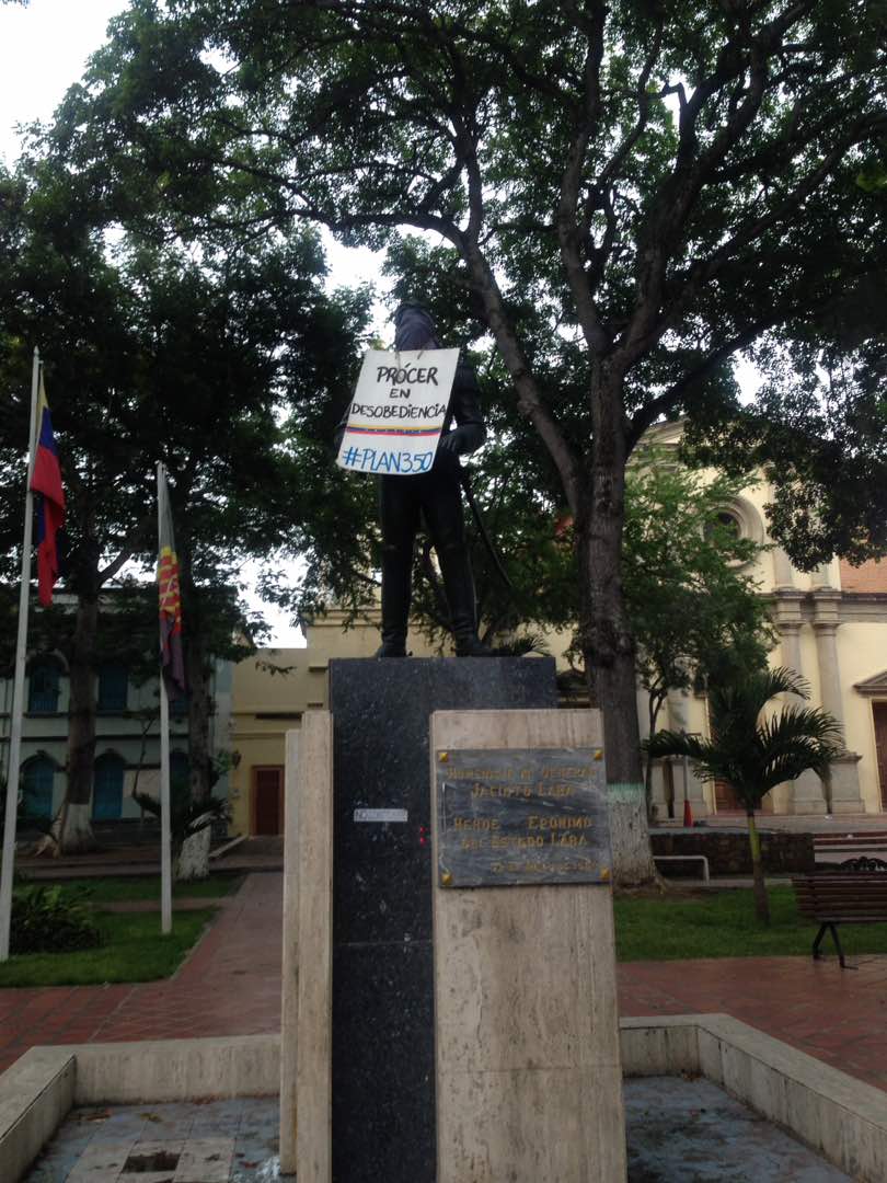 Estatuas de Simón Bolívar se encuentran «en resistencia» este 5 de julio (+Fotos) 3 DD B5EBWAAAVpHf