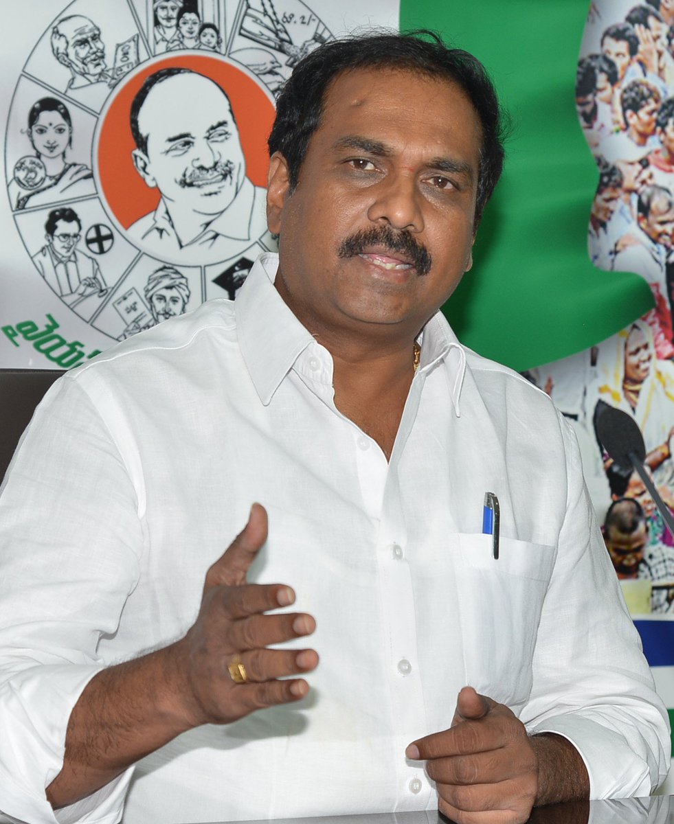 YSRCParty's tweet photo. హెరిటేజ్‌ వ్యాన్‌లో ఎర్రచందనం స్మగ్లింగ్‌ ను డైవర్ట్ చేయడానికే జగన్ జైలుకు అంటూ తప్పుడుప్రచారం చేస్తున్నాడు:కన్నబాబు https://t.co/JRGUHMj2rq https://t.co/haNcVgBmxe