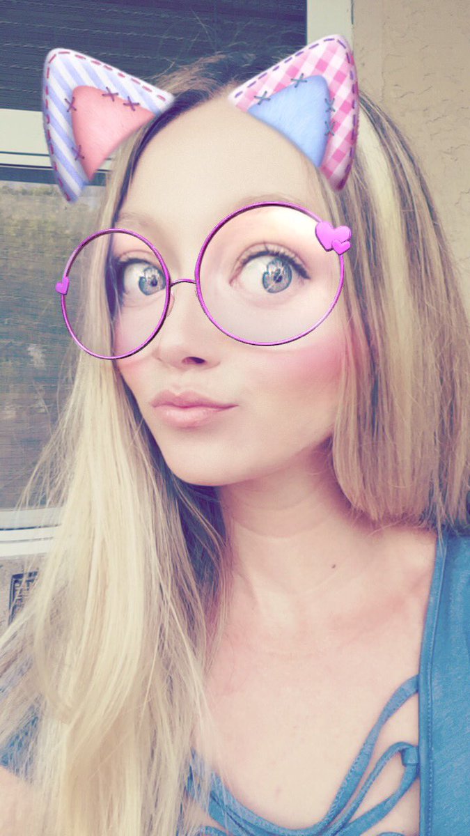 sarahbrown_15's tweet photo. It's my birthday it's my birthday 🎉 #twentyone https://t.co/Qszhooi62J