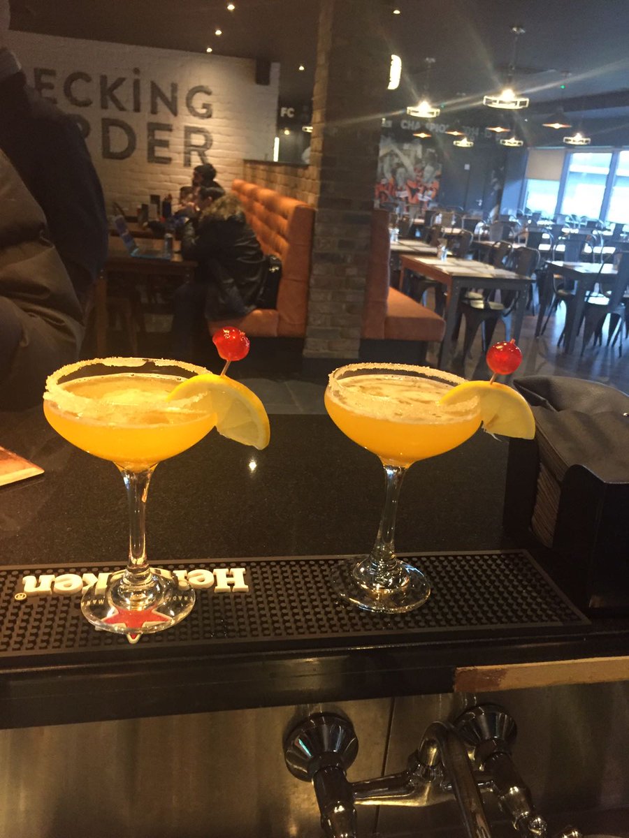 Helloooooooo sunshine 😎😎😎 who's joining us later for a cheeky mid-week cocktail? #HumpDay #Weather