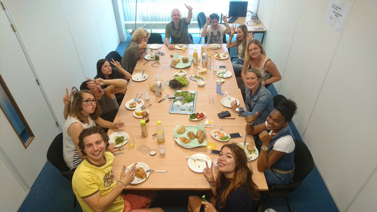 LEVgroep's tweet photo. Afscheidslunch met onze HBO-jaarstagiairs bij #ZorgEnGemak. Dank jullie wel voor alle inzet, voor inwoners, andere studenten en #LEVgroep! https://t.co/1Q5zwRtvVv