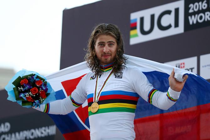 A día de hoy estE es el hombre que nos representa, el que nos hace sonreír con este deporte, el ciclismo en estado puro. VIVA PETER SAGAN 🌈💪