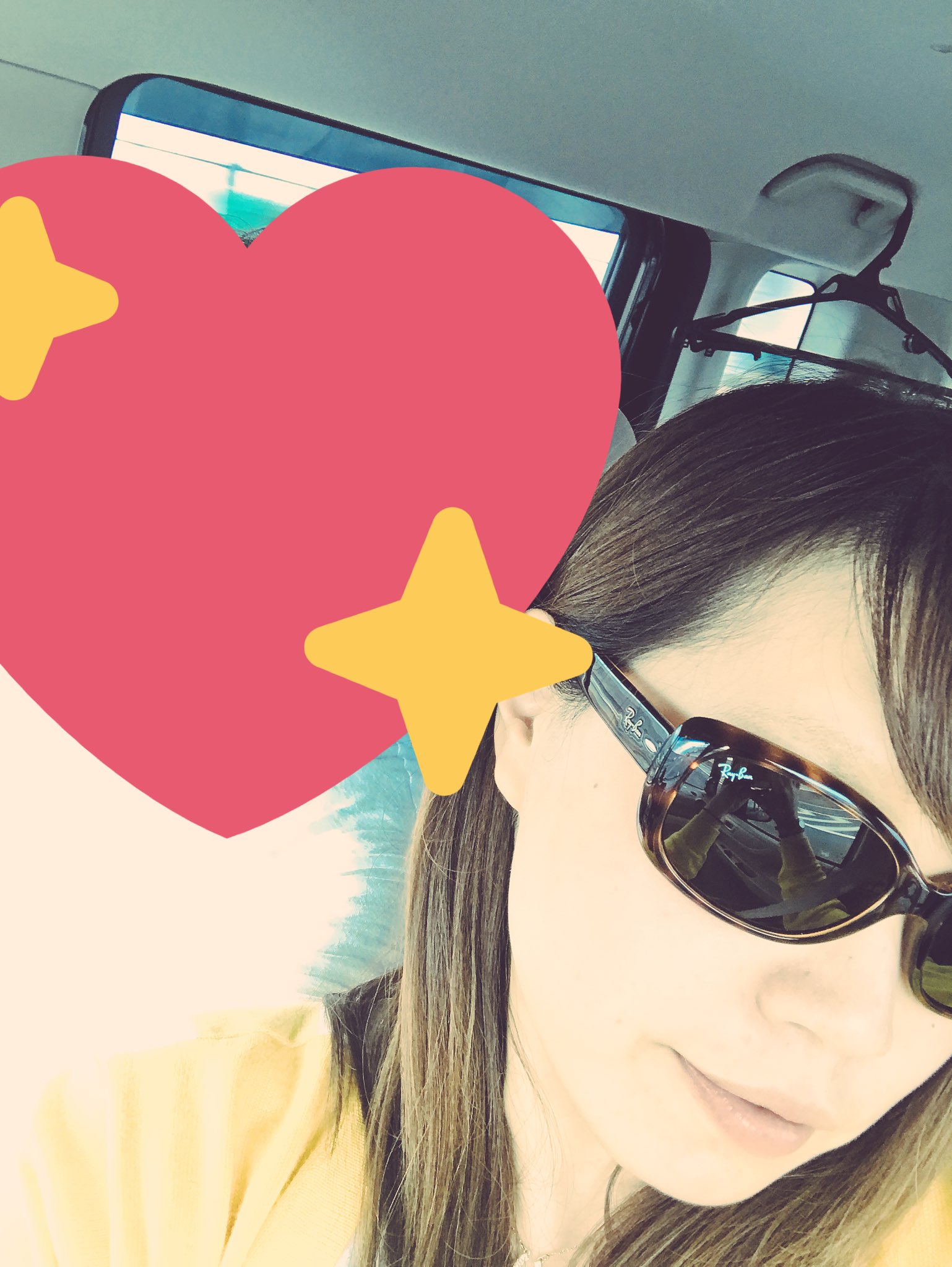 きぃ Twitterissa サングラス新調 お気に入りだけども 鼻が低い為頬にフレームが当たるという悲劇 でも気に入ったからいいの 泣 レイバン 鼻が低い T Co Jumevn3iuv Twitter