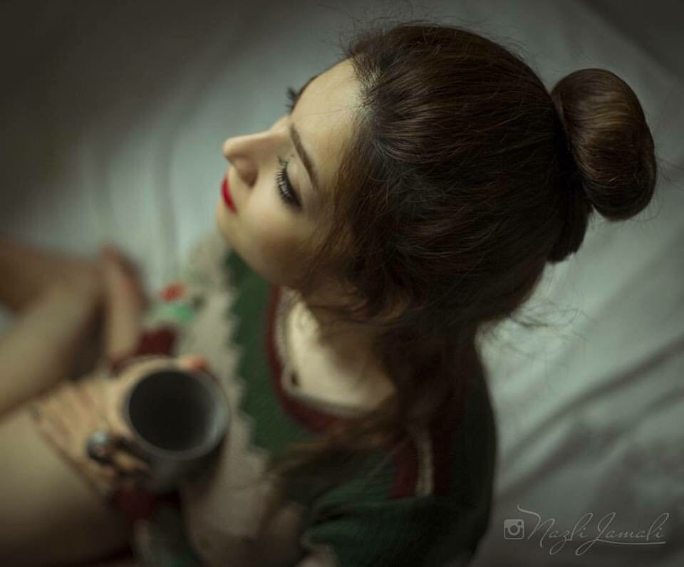 وحيدة بشكل يليق بي
ڪالسماء التي تحتضن الجميع
ولا أحد يحتضنها ♩⚘

.

#همسات_جوريه
