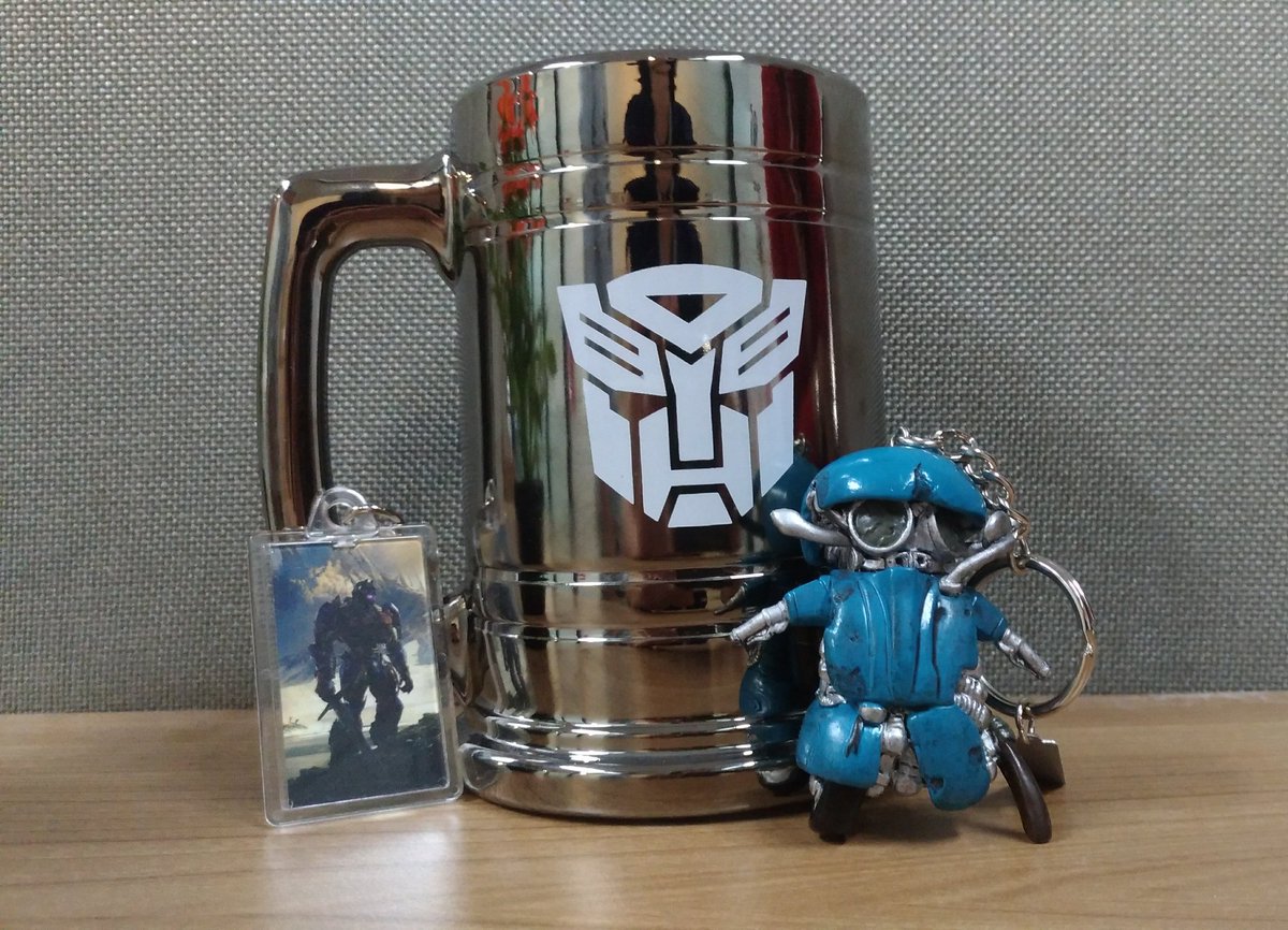 CGV_ID's tweet photo. Siapa yang mau official merchandise Transformers: The Last Knight? RT twit ini dulu yuk! #TransformersID https://t.co/eUA5BREufr