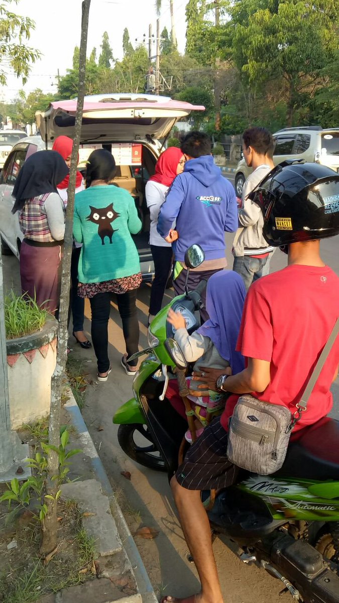 TSakerah's tweet photo. Open Table IndiHome di HUT Telkom Indonesia ke 52, semoga laris manis #OTABFuntastic5 #Telkom52Tahun @_funtastic5_ https://t.co/w2Ls1dMcwW