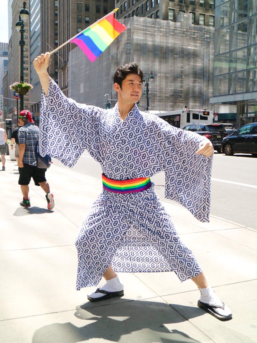 New York S Mama しばりょう Twitterissa 今年のnyc Prideはこんな出で立ちで参加しました 帯はレインボーのタスキをくっつけてレインボー帯に バックスタイルからケープみたいに下がったレインボーフラッグも小粋でしょ ゲイ日本代表 という気持ちで 一歩一歩 New York S Mama しばりょう Twitterissa 今年のnyc Prideはこんな出で立ちで参加しました 帯はレインボーのタスキをくっつけてレインボー帯に バックスタイルからケープみたいに下がったレインボーフラッグも小粋でしょ ゲイ日本代表 という気持ちで 一歩一歩