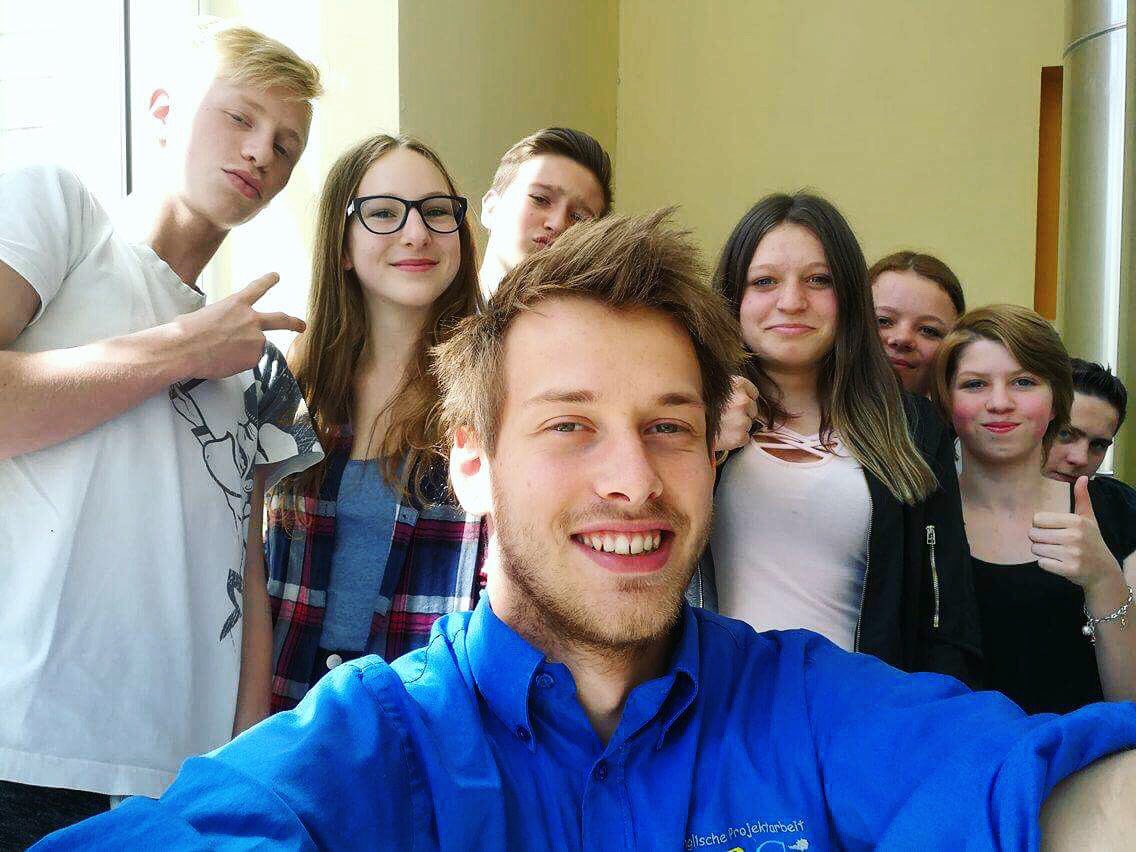 ETTC_Austria's tweet photo. Selfie time 😗 #tefl #teacherlife https://t.co/72JBbAUCwN https://t.co/cCil1bNKIz