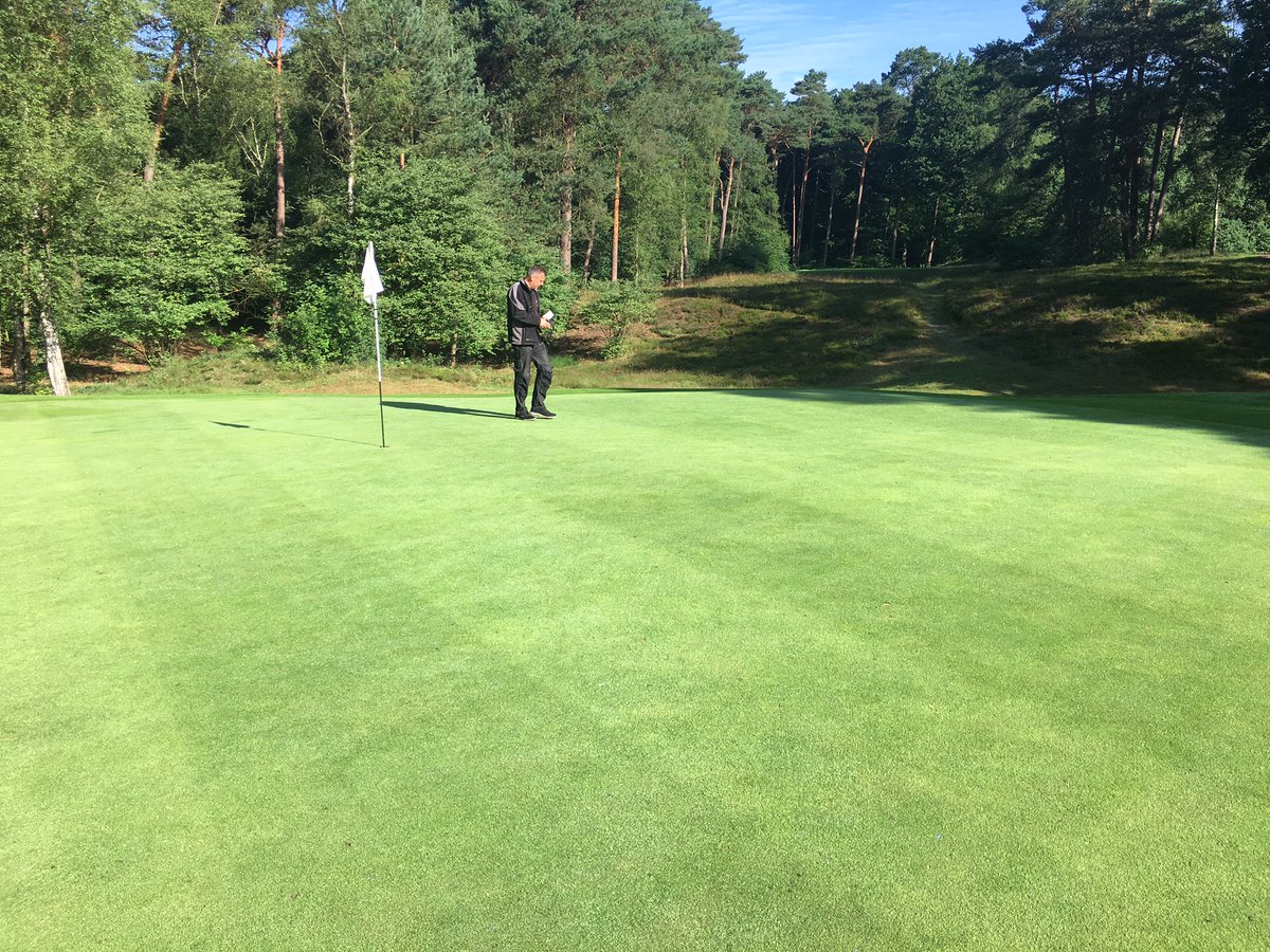 Bodemvochtigheid meten, om te kijken of dit effect heeft op de schimmels: dollarspot, sneeuwschimmel en anthracnose.